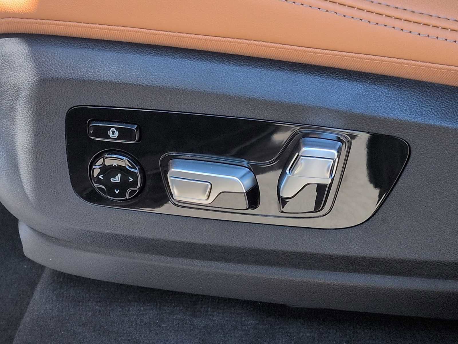 New 2026 BMW X5 M60i w/ Executive Package image 18