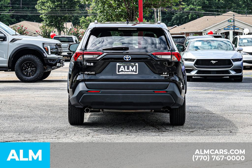 Used 2024 Toyota RAV4 LE AWD/4WD image 11