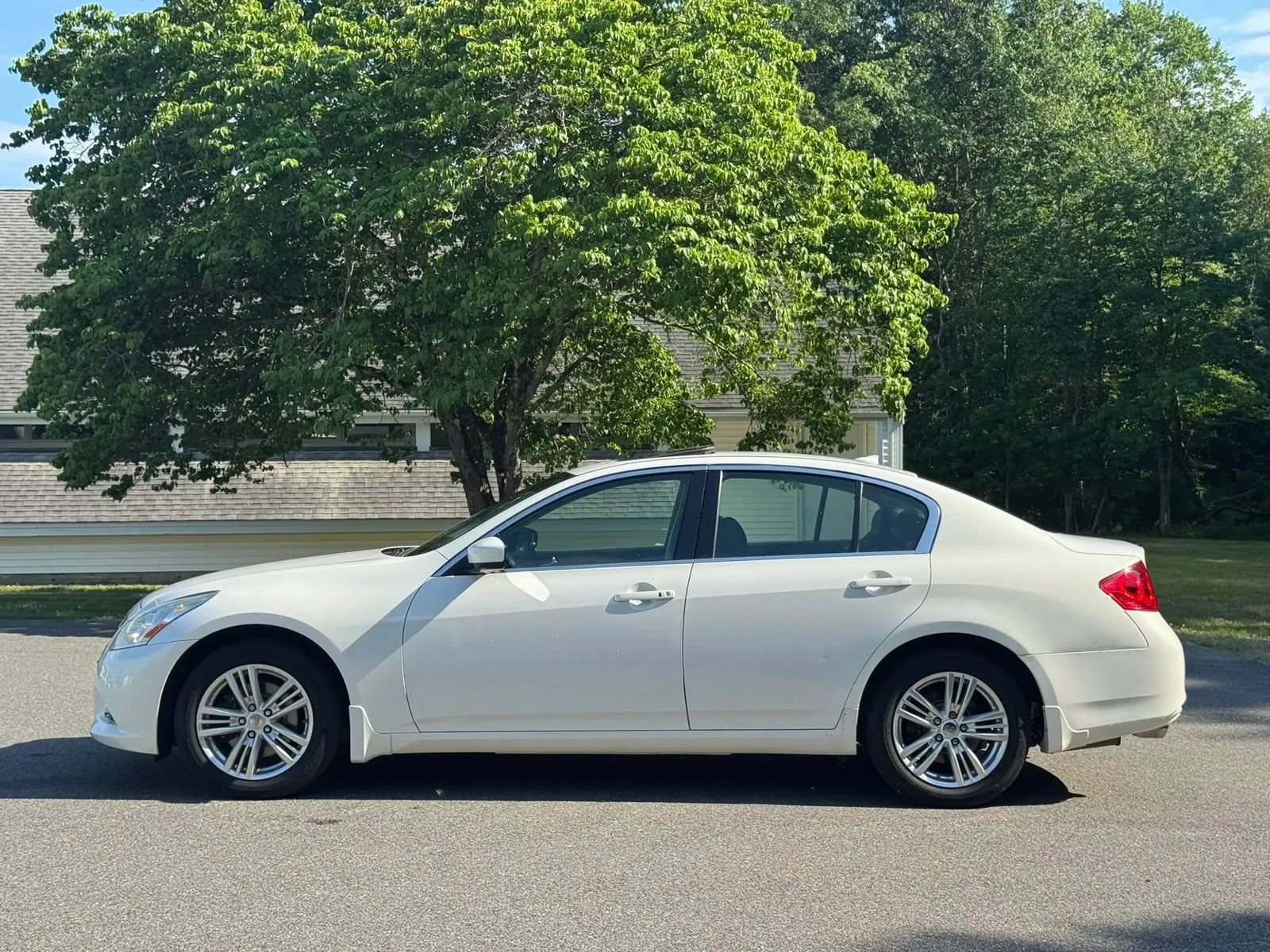 Used 2010 INFINITI G37 x Sedan w/ Premium Pkg AWD/4WD image 8