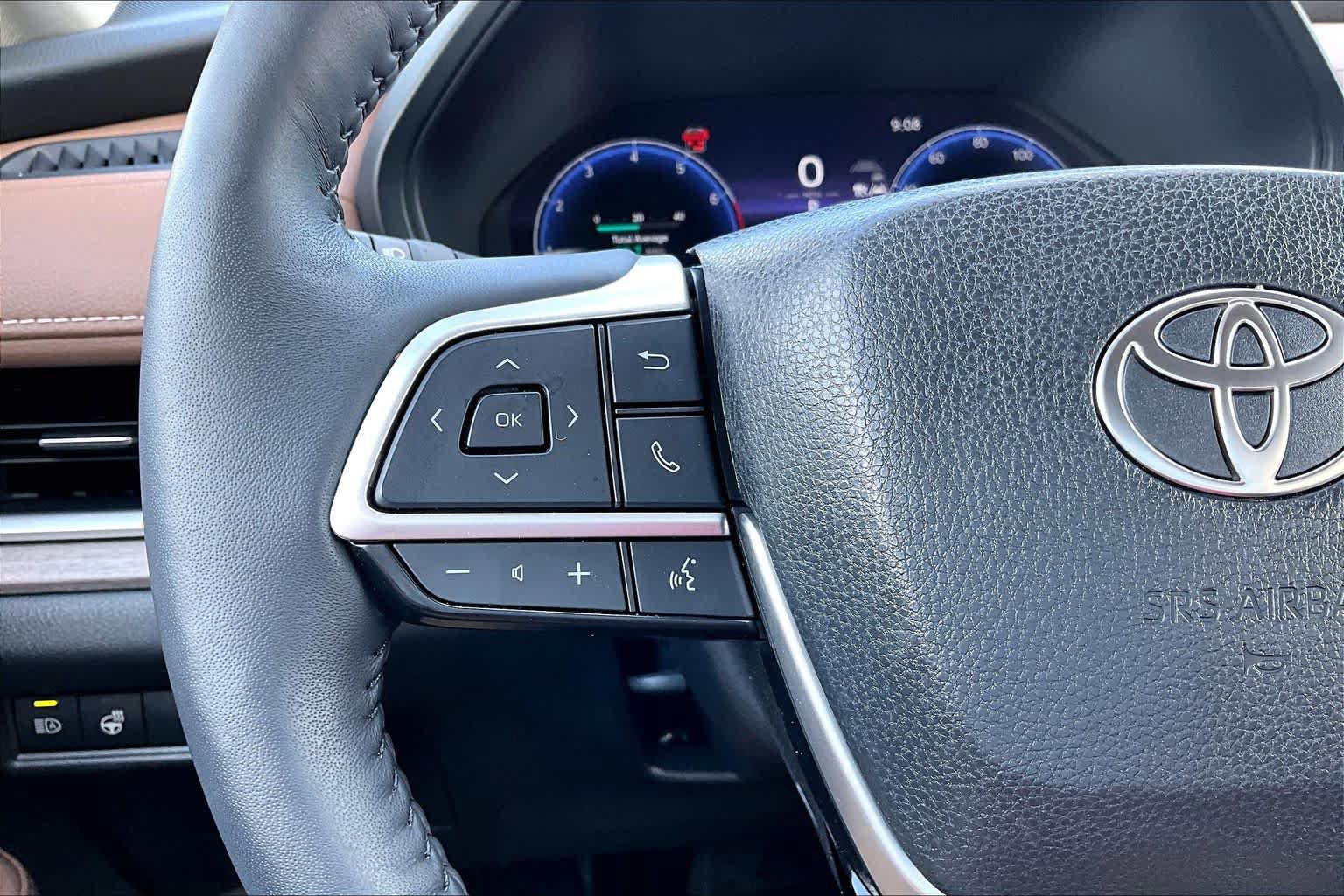 Used 2025 Toyota Grand Highlander AWD image 24