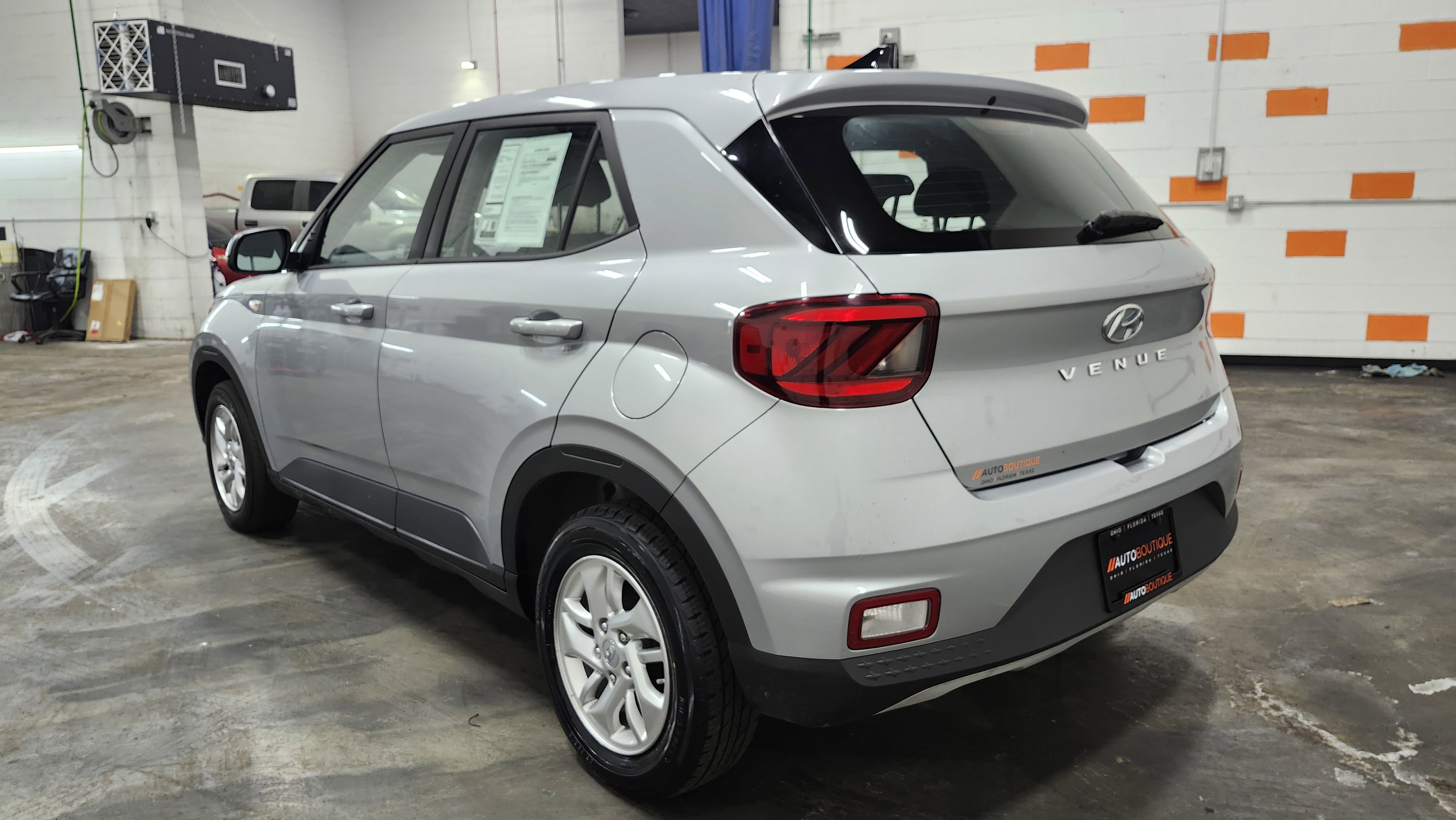 Used 2021 Hyundai Venue SE image 13