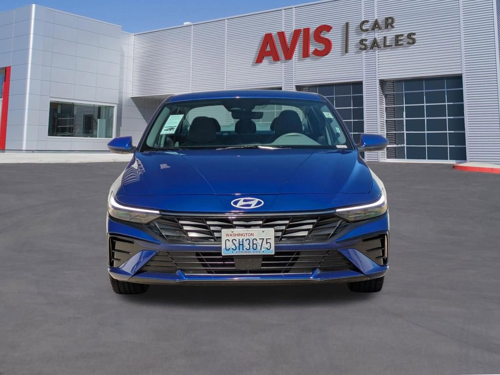 Used 2025 Hyundai Elantra SEL image 2