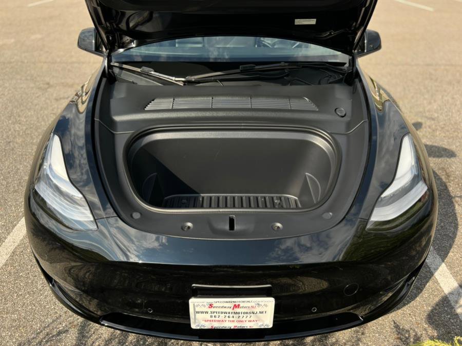 Used 2022 Tesla Model Y Long Range image 36