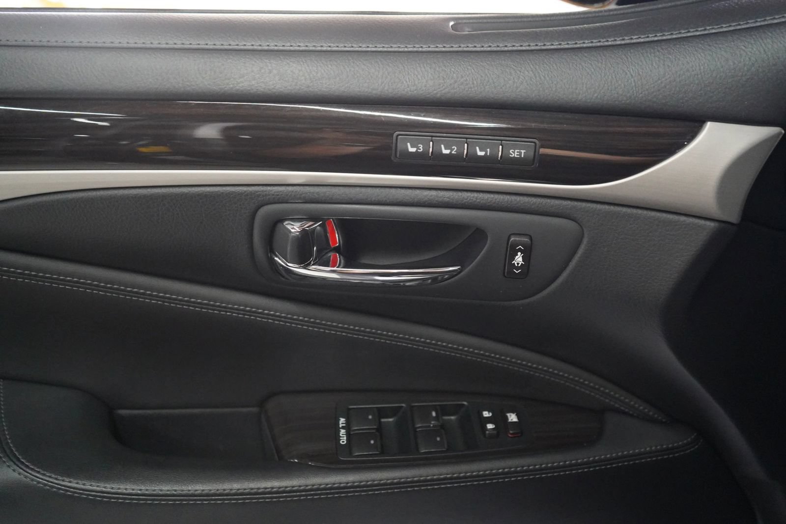 Used 2014 Lexus LS 460 RWD image 13