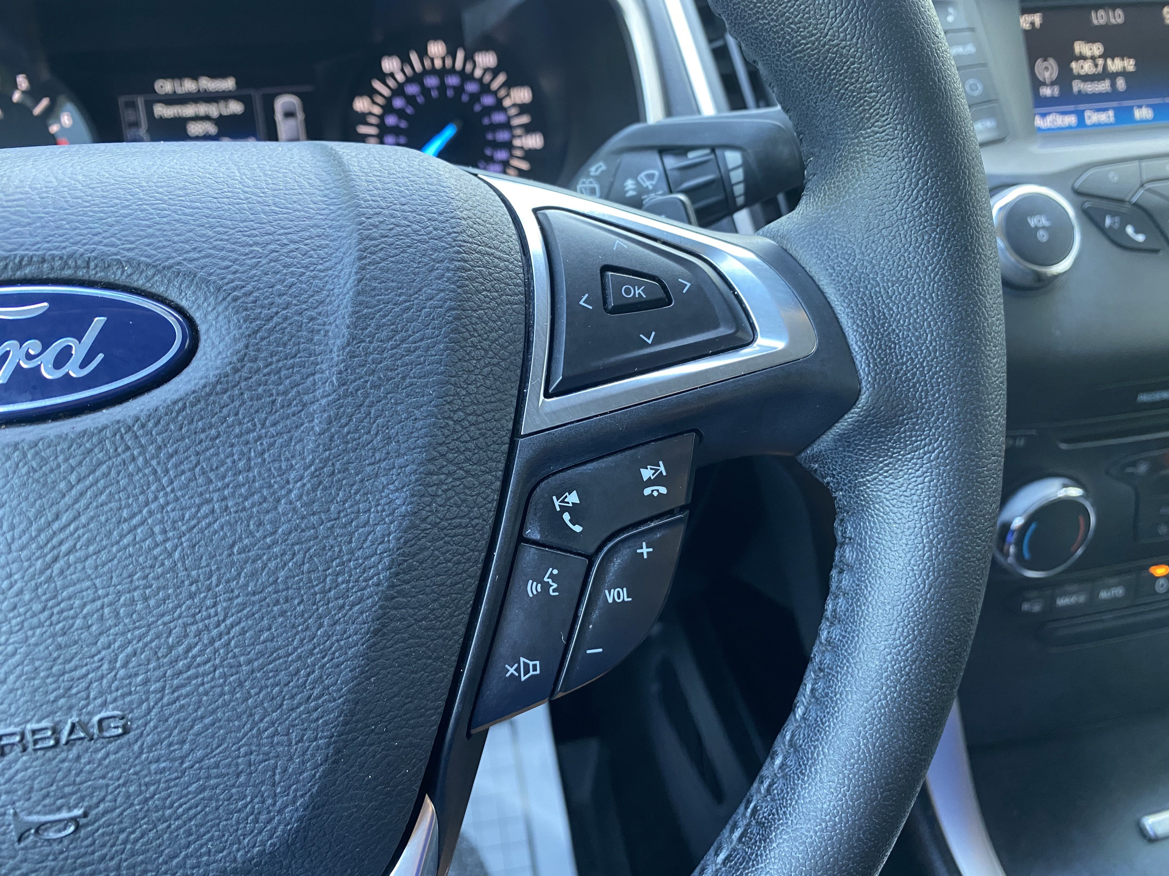 Used 2018 Ford Edge SEL FWD image 20