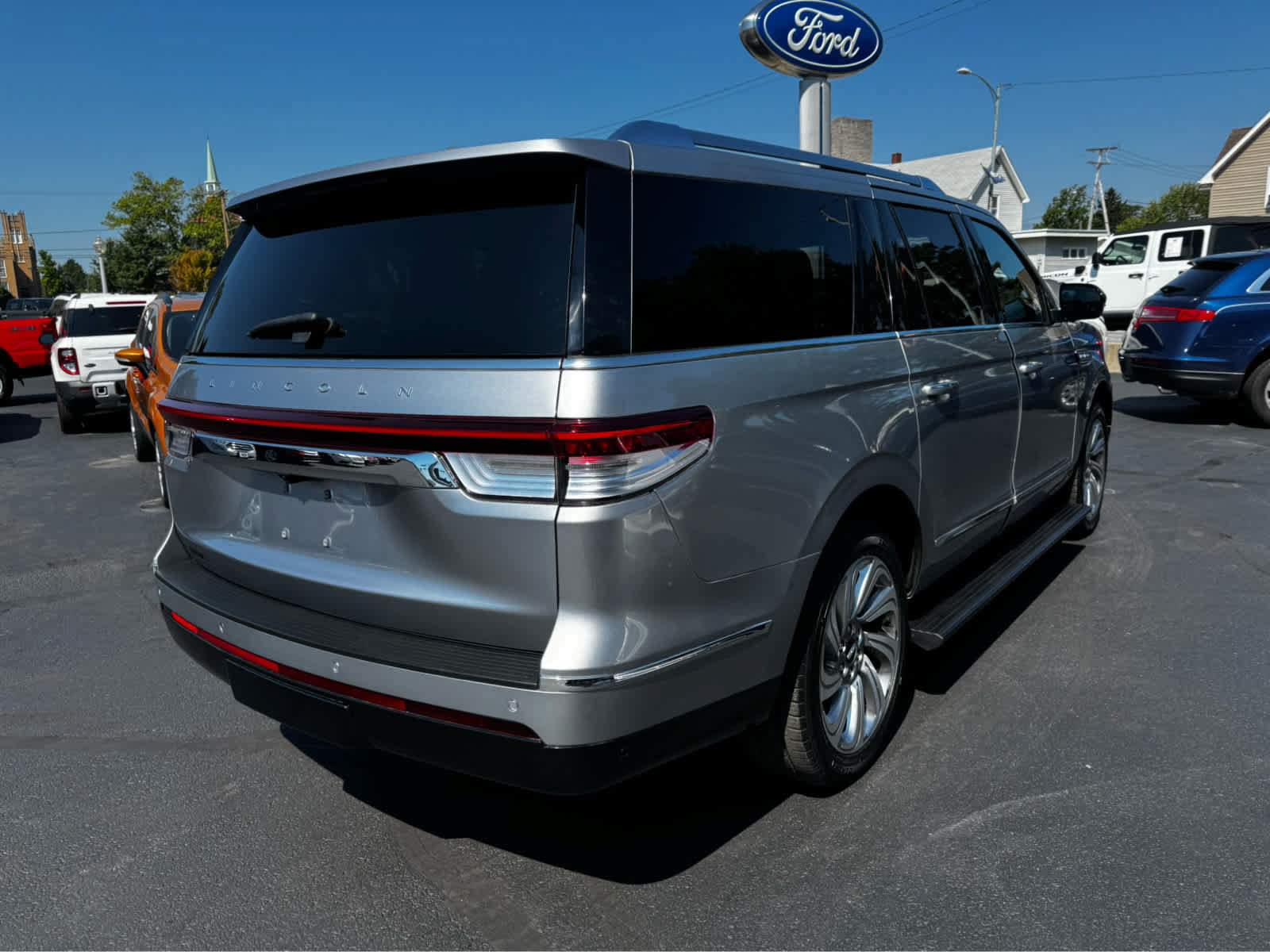 Used 2024 Lincoln Navigator L 4WD image 12