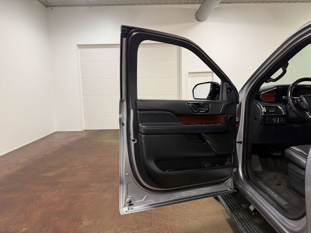 Used 2023 Lincoln Navigator Reserve image 56