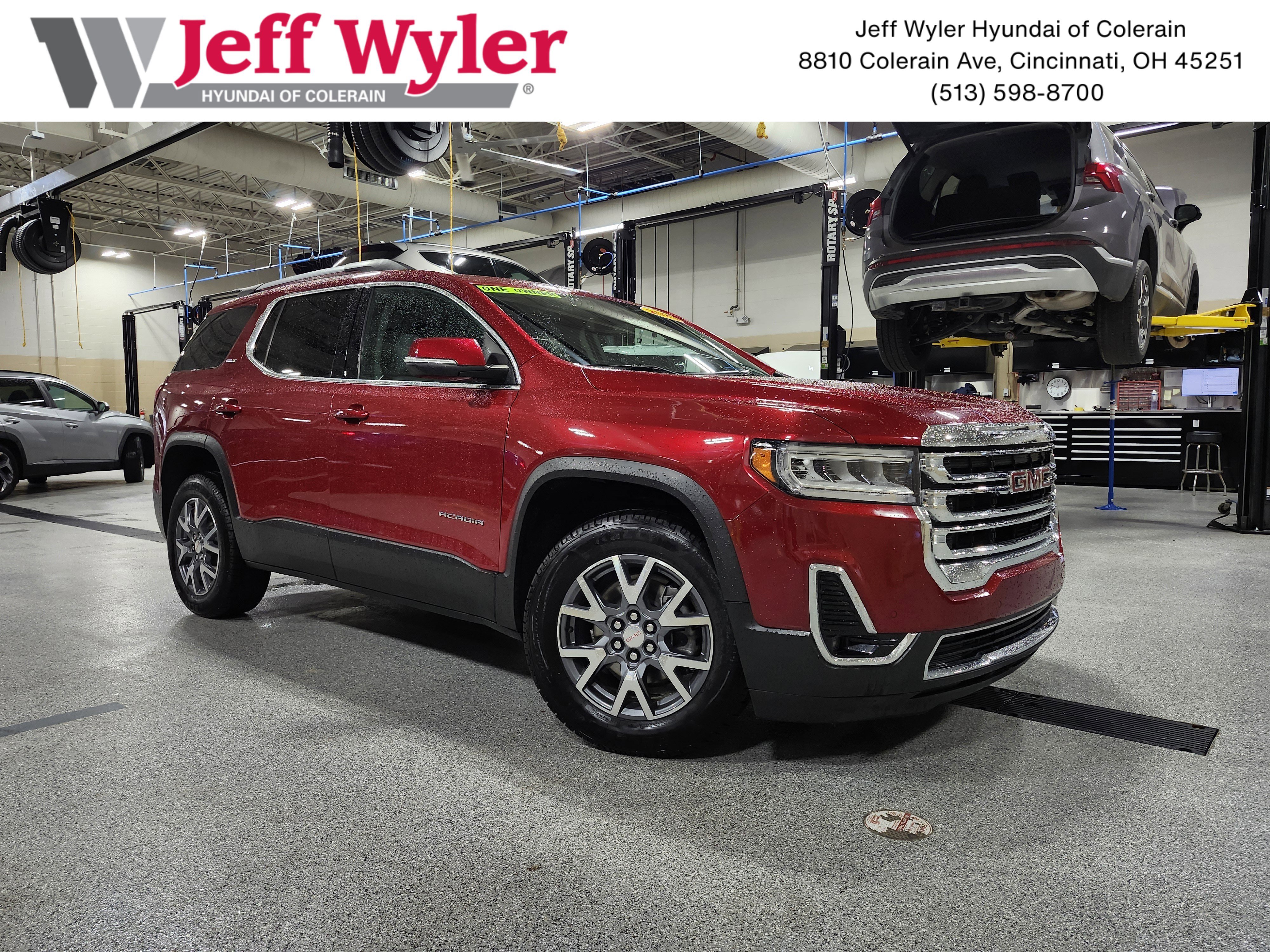 Used 2023 GMC Acadia SLT image 1