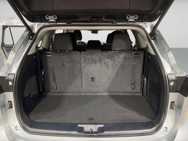 Used 2024 Toyota Highlander LE image 31