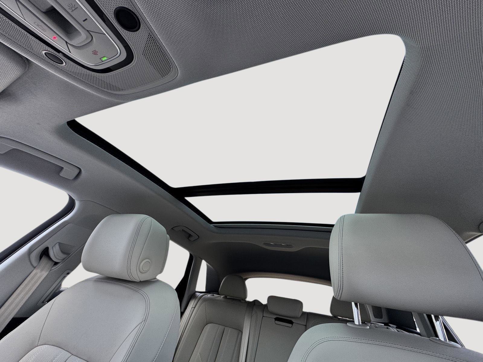 Used 2022 Audi e-tron Premium Plus w/ Premium Plus Package image 19