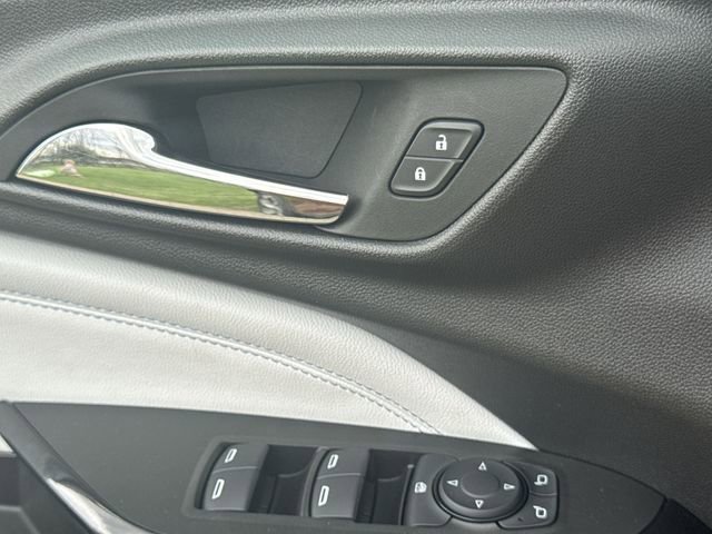 Certified 2025 Chevrolet Trax LT w/ LT Convenience Package image 23