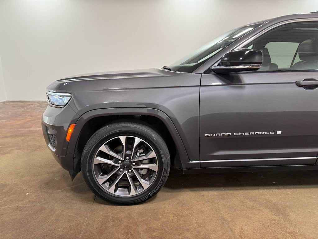 Used 2024 Jeep Grand Cherokee Overland AWD/4WD image 37