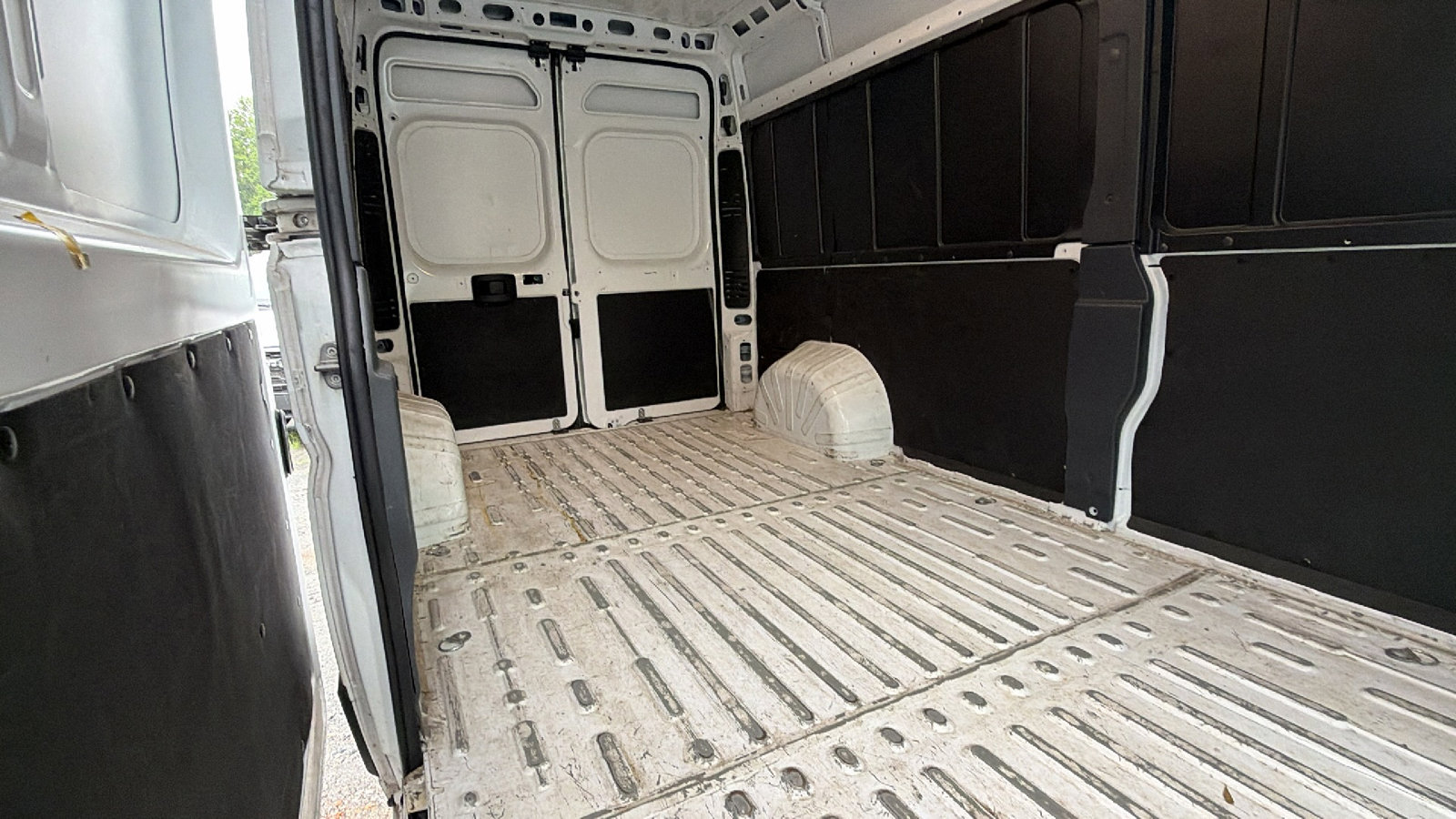 Used 2024 RAM ProMaster 2500 w/ Convenience Group FWD image 14