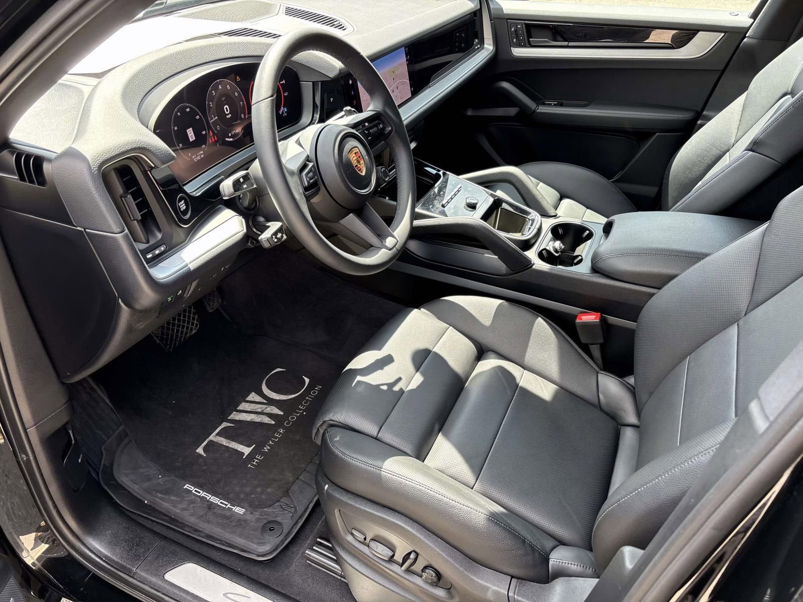 Used 2025 Porsche Cayenne AWD/4WD image 19