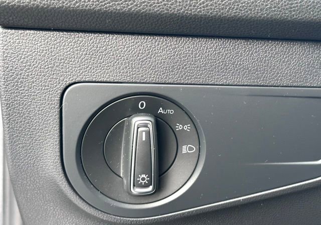 Used 2023 Volkswagen Tiguan SE R-Line FWD image 15