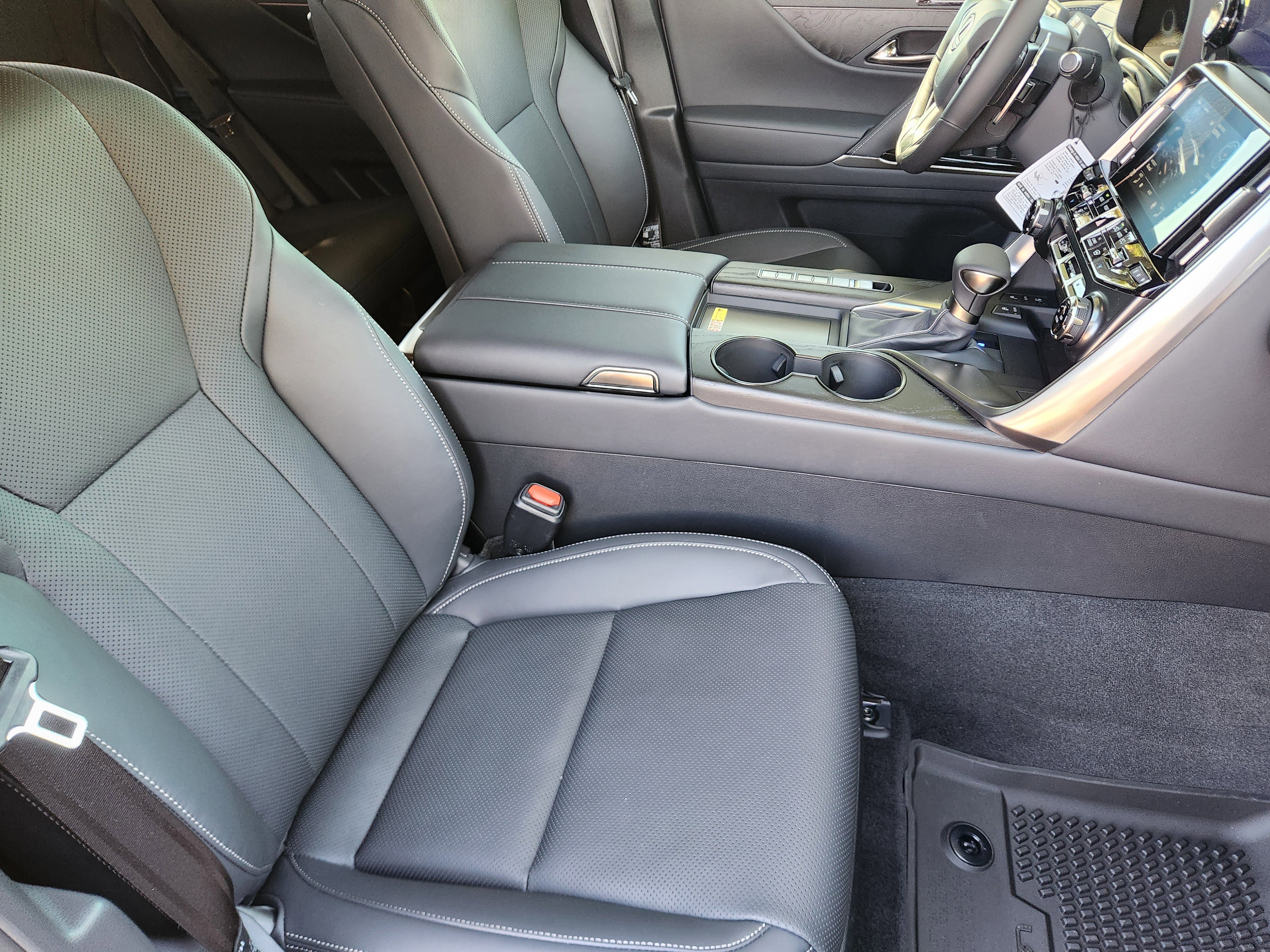 New 2025 Lexus LX 600 4WD w/ Luxury Package image 9