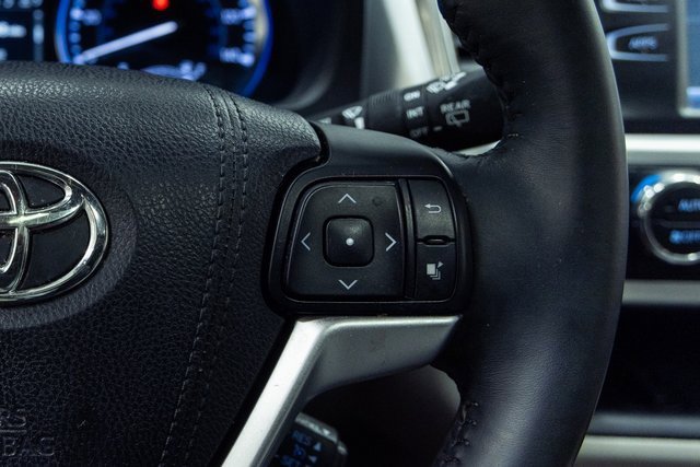 Used 2016 Toyota Highlander XLE image 16