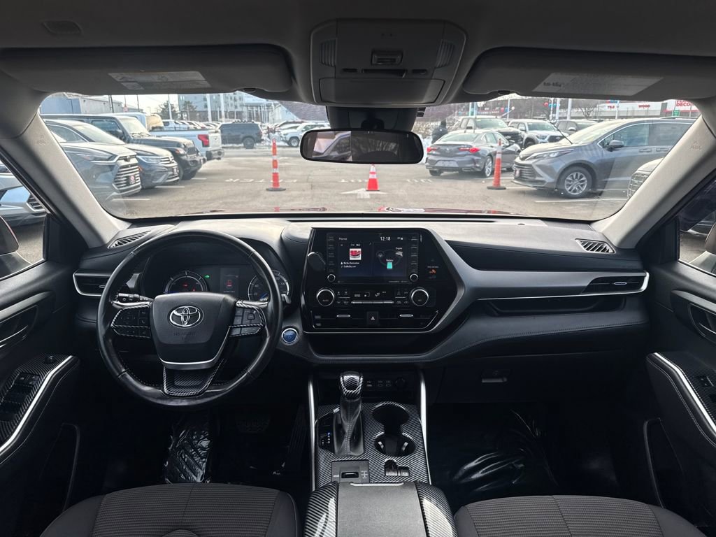 Used 2022 Toyota Highlander LE image 12
