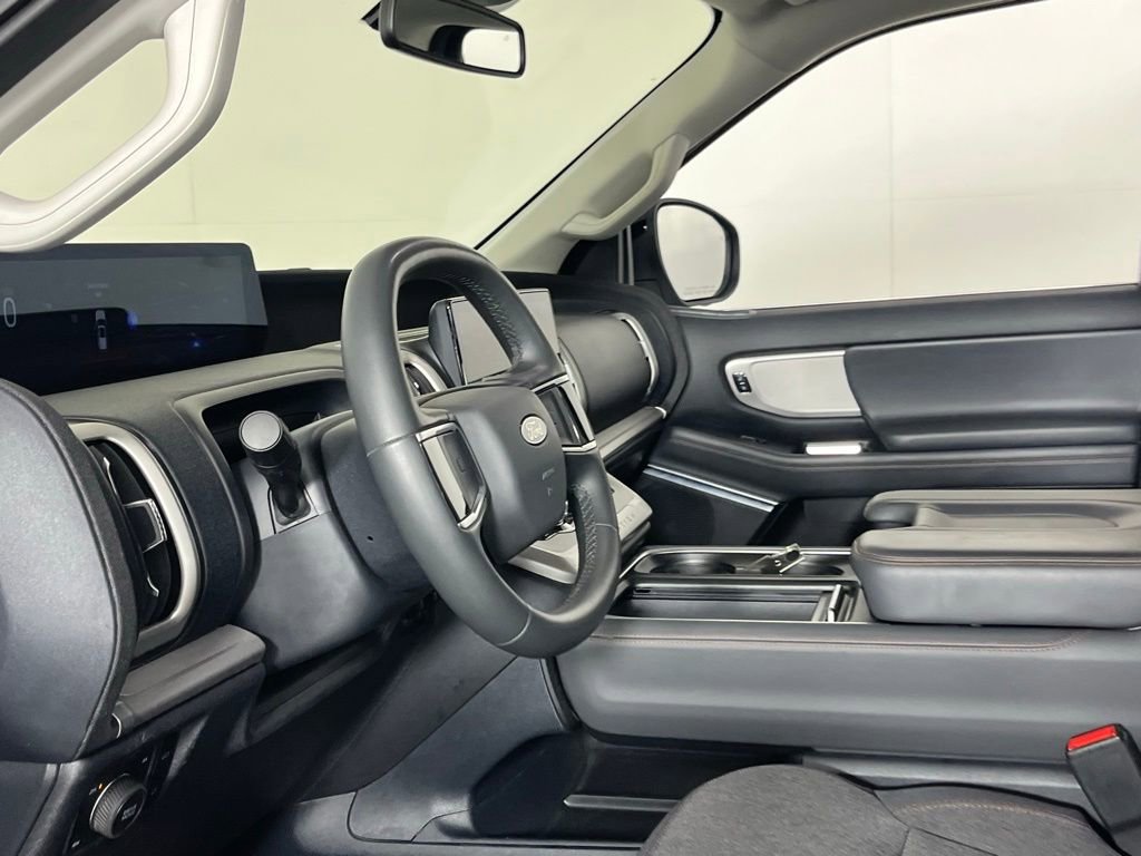 Used 2025 Ford Expedition Active image 18
