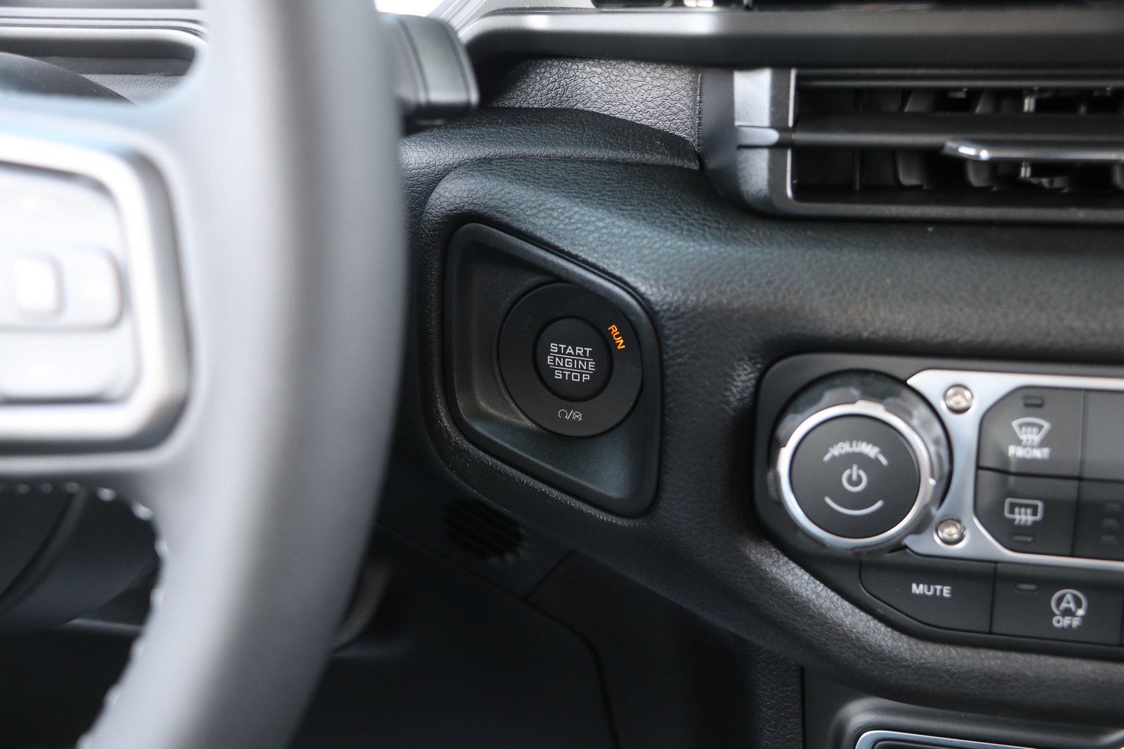 New 2026 Jeep Gladiator Sport AWD/4WD image 21