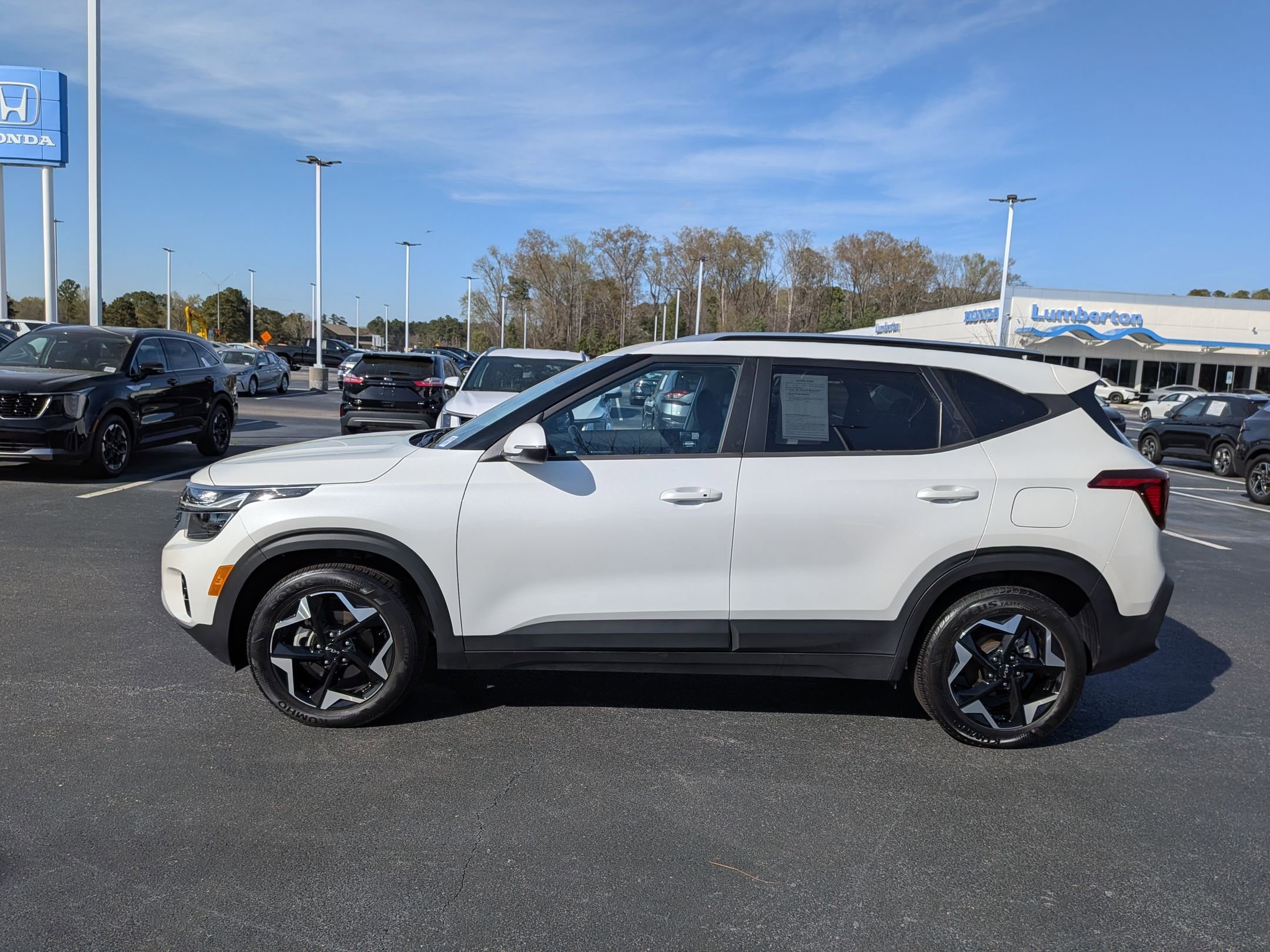 Used 2025 Kia Seltos S FWD image 6