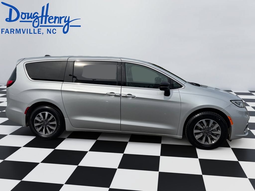 Used 2024 Chrysler Pacifica Limited FWD image 6