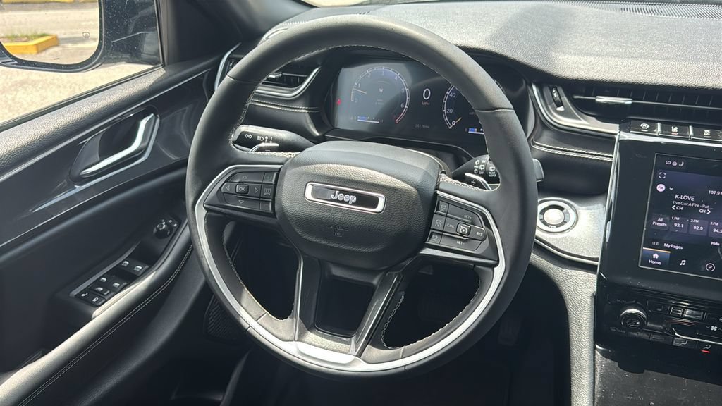 Used 2023 Jeep Grand Cherokee Altitude AWD/4WD image 21
