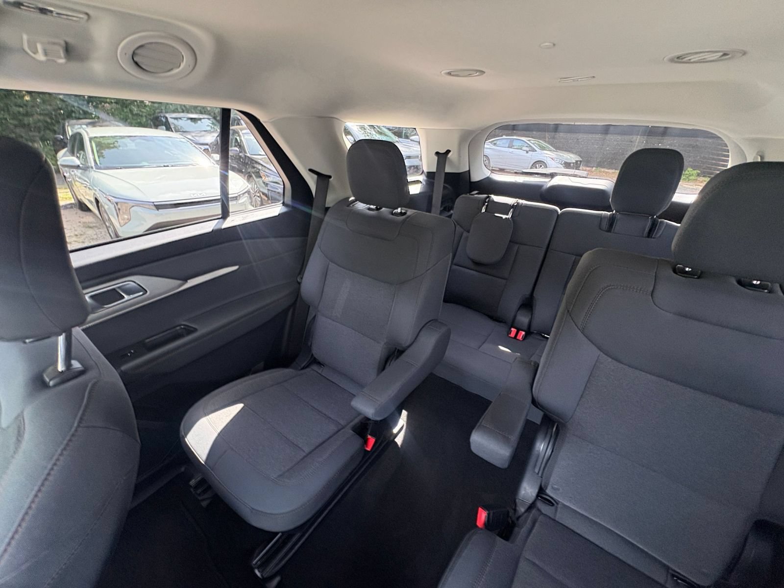 Used 2026 Ford Explorer Active AWD/4WD image 37