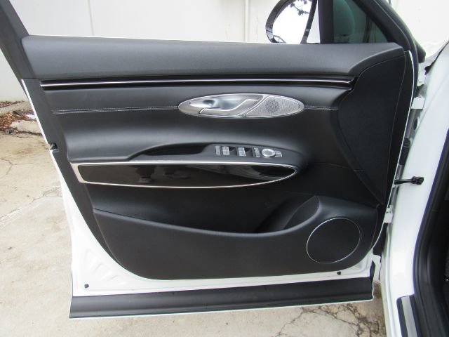 Used 2022 Genesis GV70 2.5T image 11