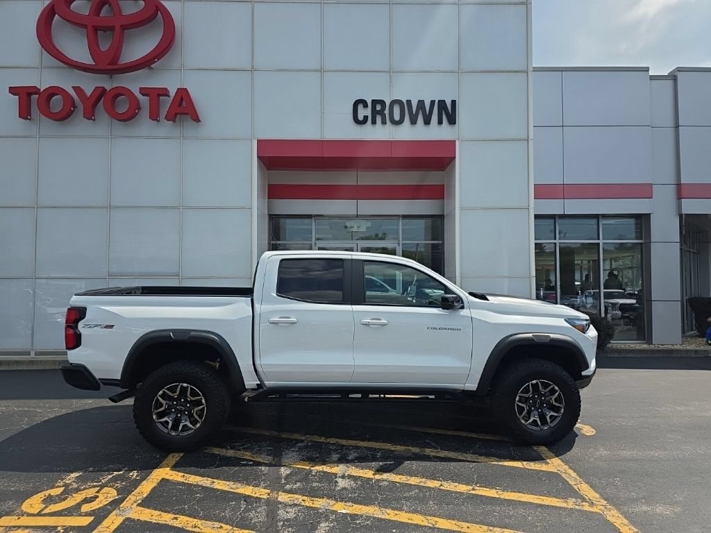 Used 2024 Chevrolet Colorado ZR2 w/ ZR2 Convenience Package III AWD/4WD image 2