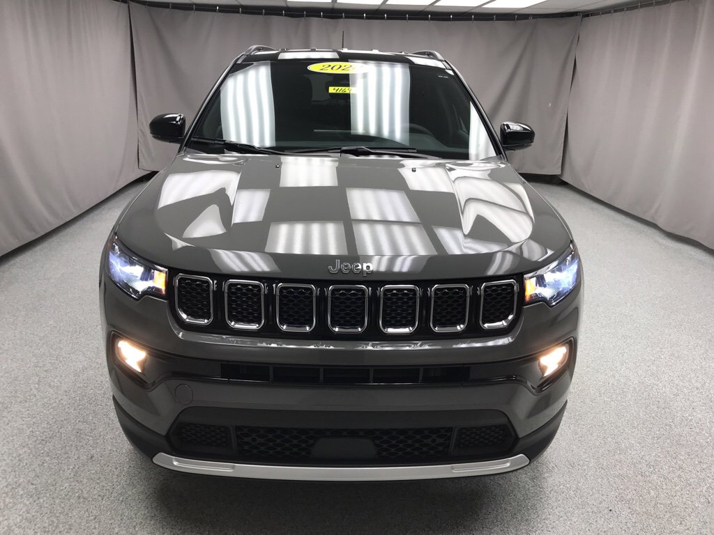 Used 2024 Jeep Compass Limited image 6