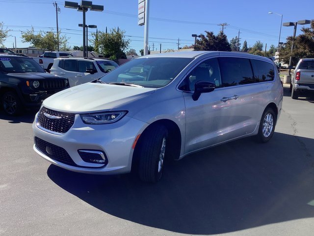 New 2026 Chrysler Pacifica Select image 5