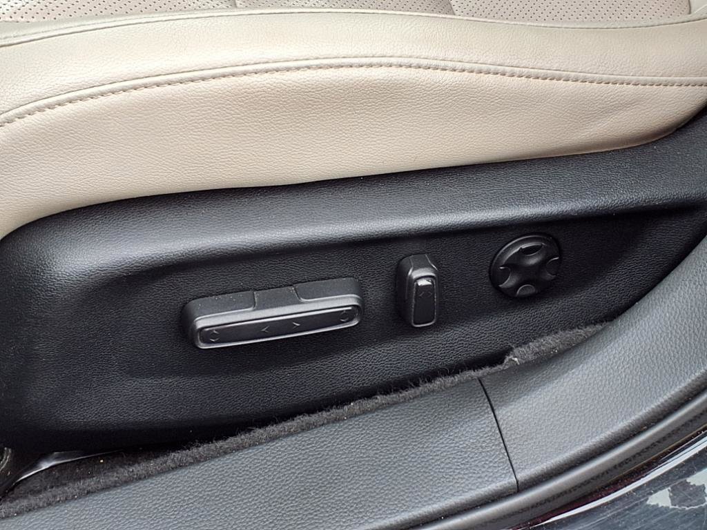 Used 2018 Honda Accord Touring image 12