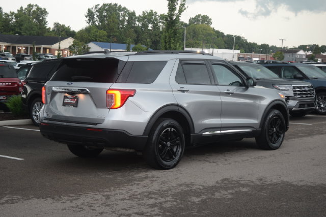 Used 2023 Ford Explorer XLT AWD/4WD image 26