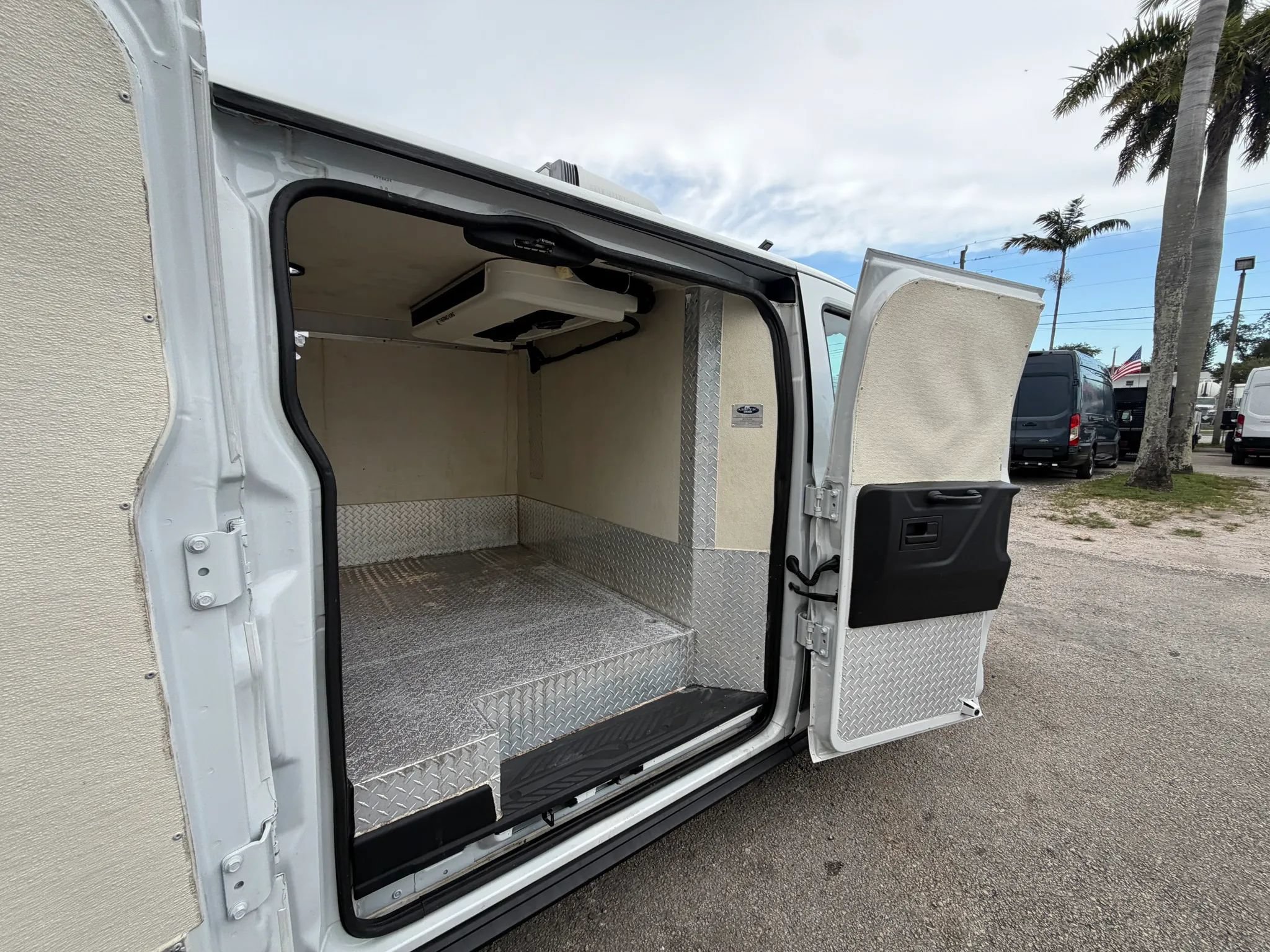 Used 2019 Ford Transit 150 130 Low Roof RWD image 9
