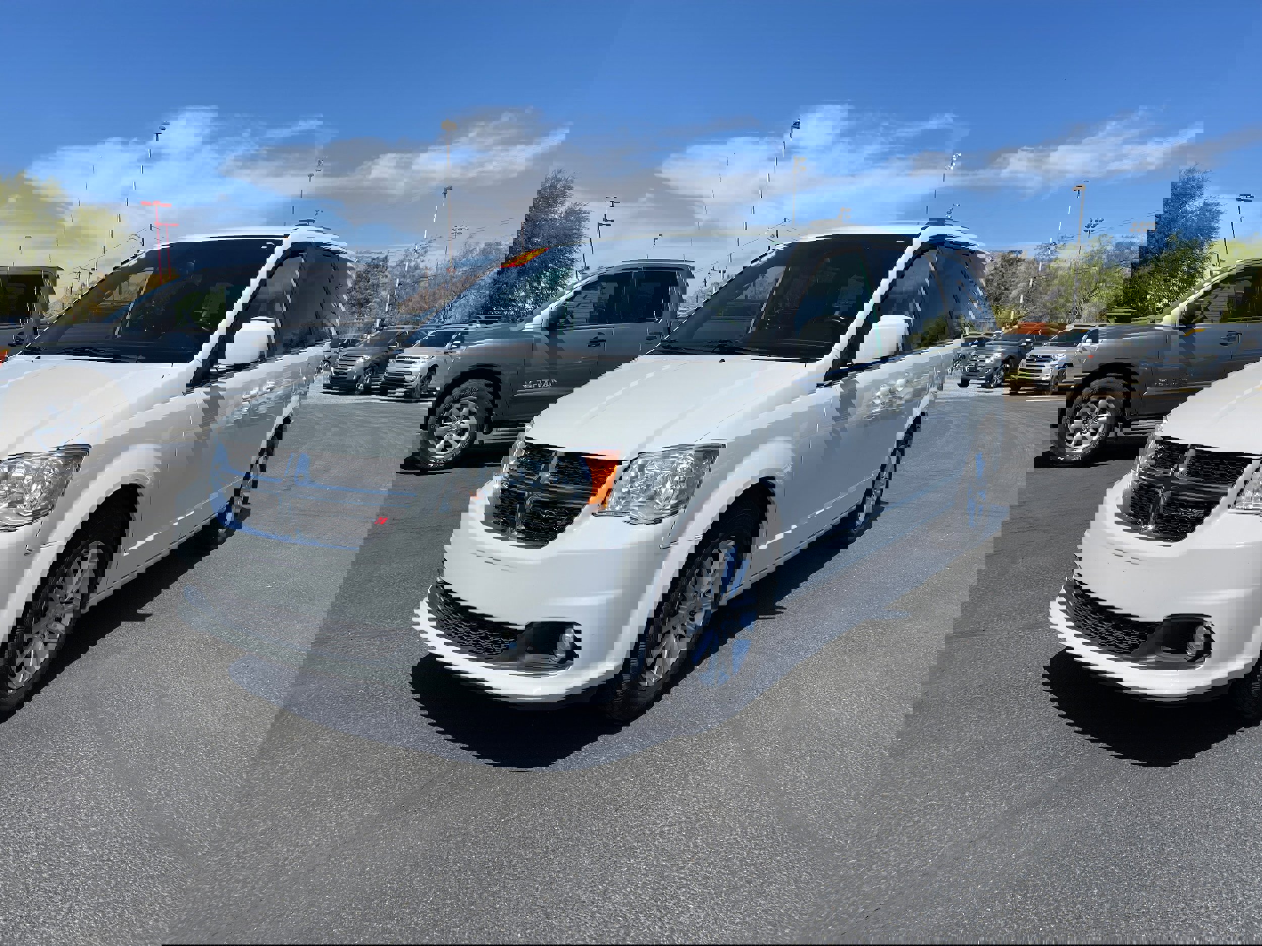 Used 2018 Dodge Grand Caravan SXT image 1