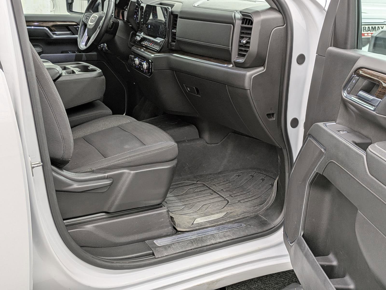 Used 2024 GMC Sierra 3500 SLE w/ SLE Value Package image 19