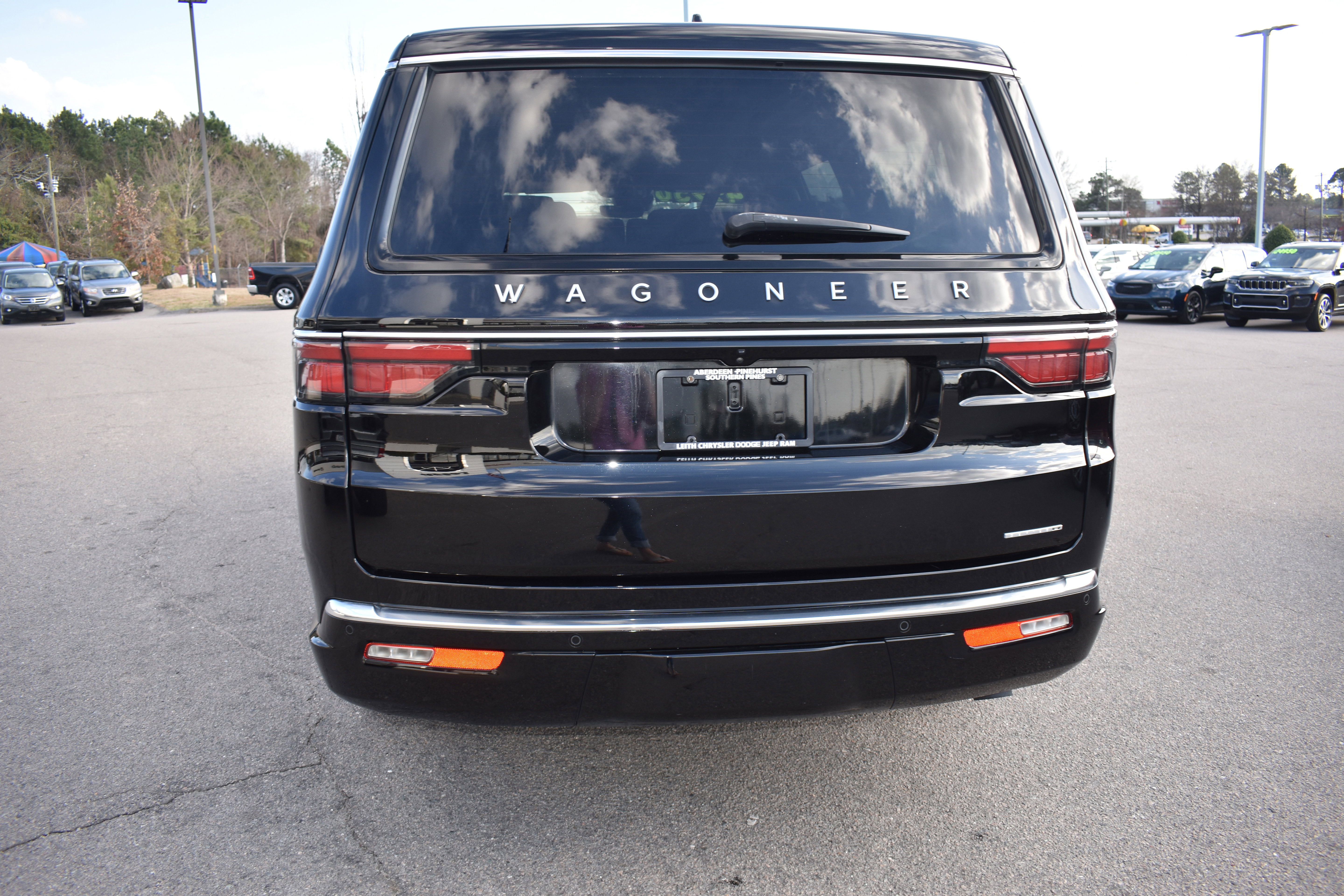 Used 2024 Jeep Wagoneer L Series II w/ Premium Group I image 8