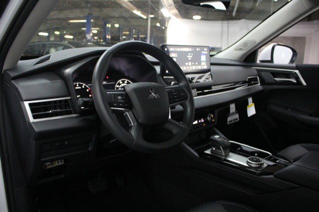 New 2026 Mitsubishi Outlander ES FWD image 5