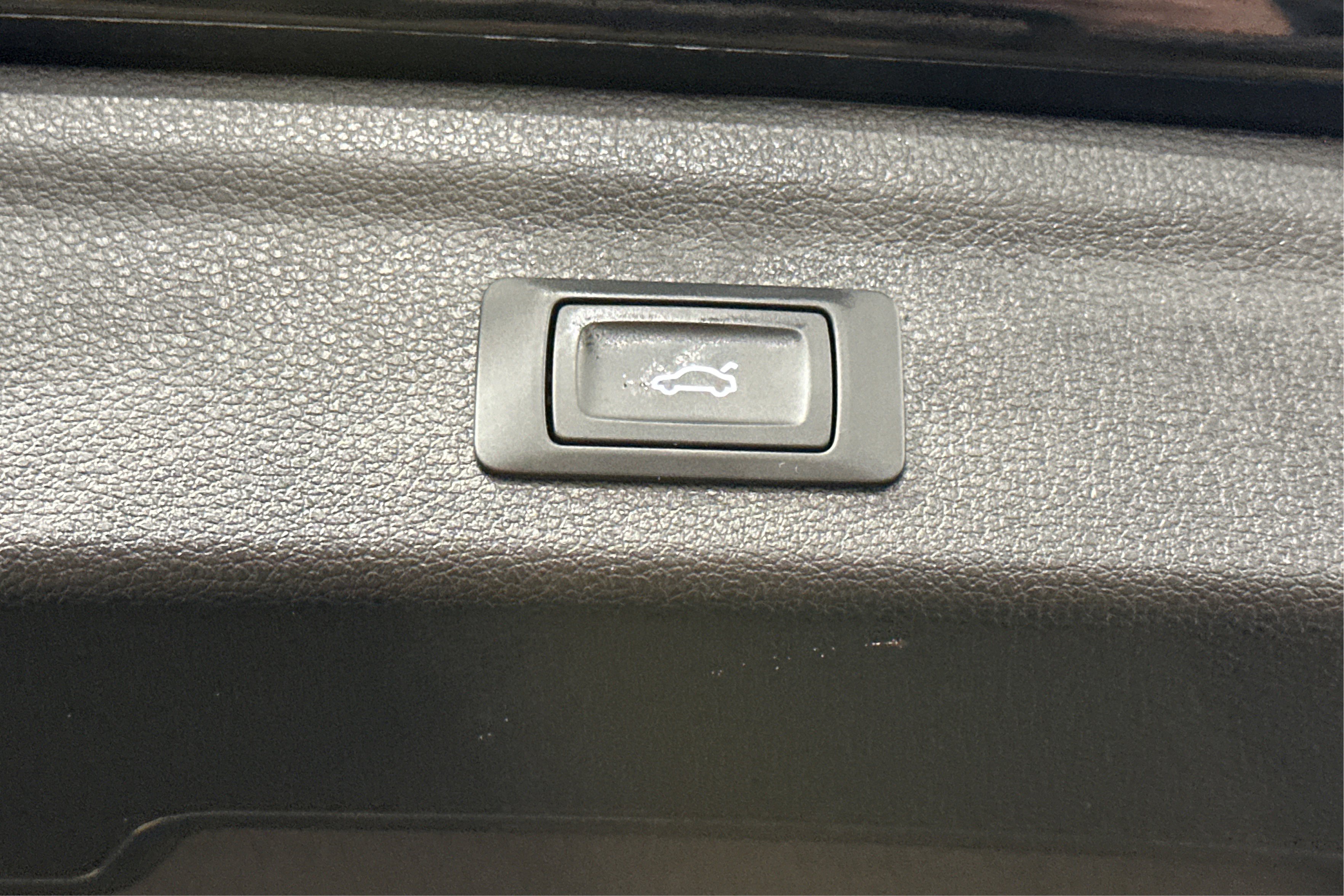 Used 2025 Audi Q3 2.0T Premium image 46