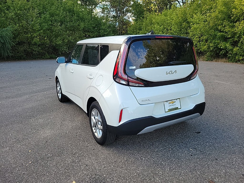 Used 2025 Kia Soul LX w/ LX Technology Package FWD image 14