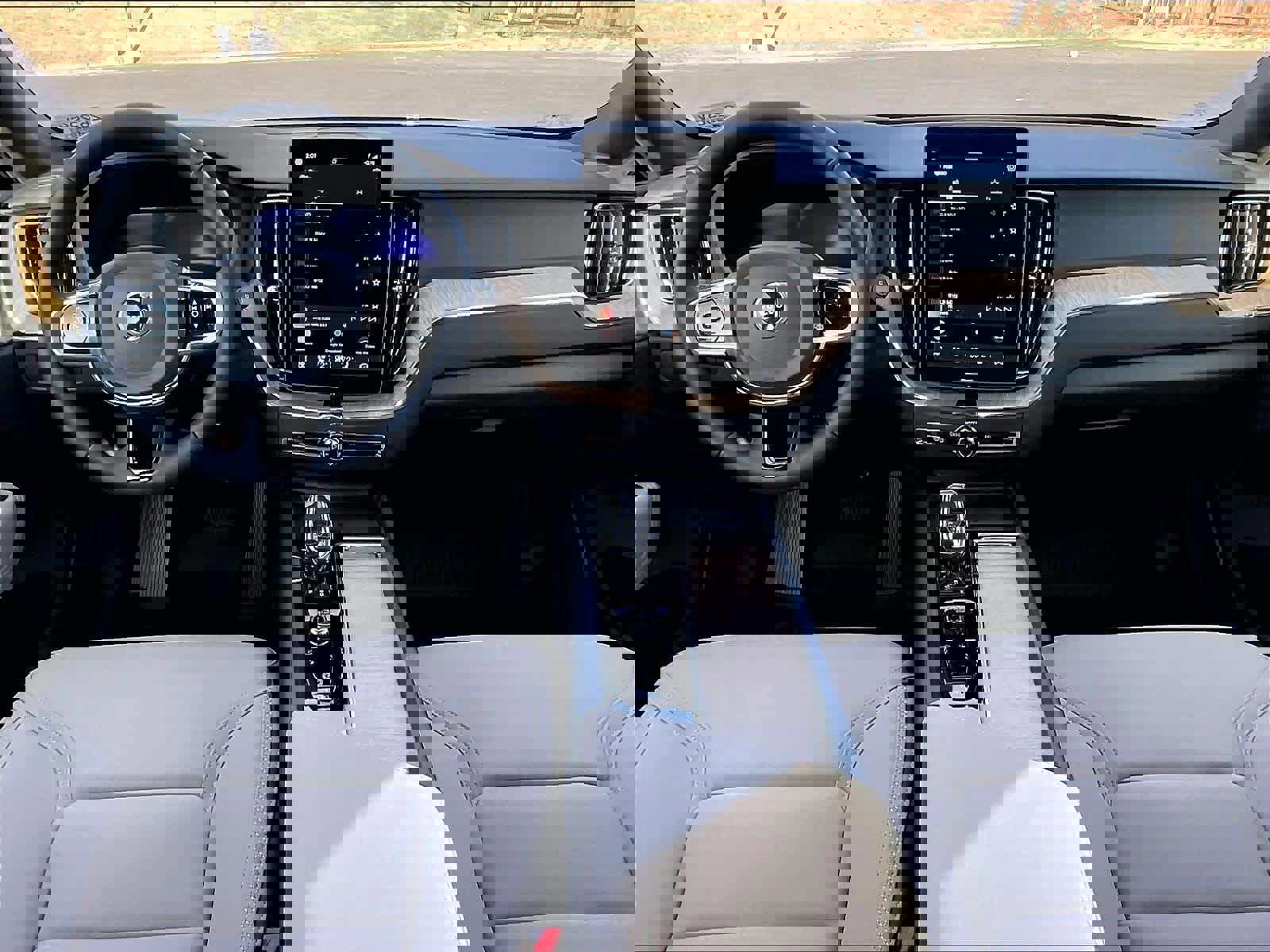 New 2026 Volvo XC60 B5 Plus w/ Protection Package Premier image 7