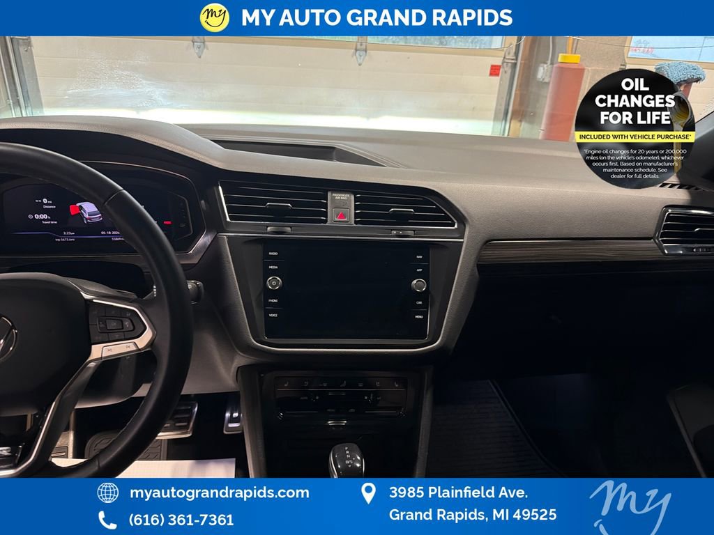 Used 2023 Volkswagen Tiguan SEL R-Line AWD/4WD image 19