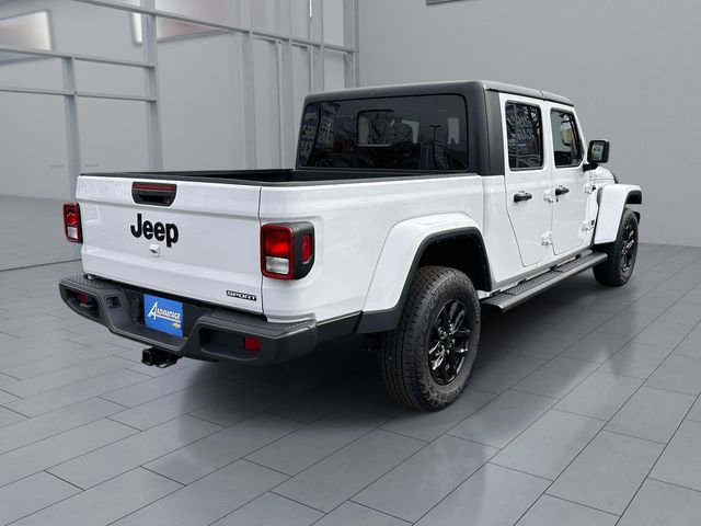 Used 2021 Jeep Gladiator Sport AWD/4WD image 2