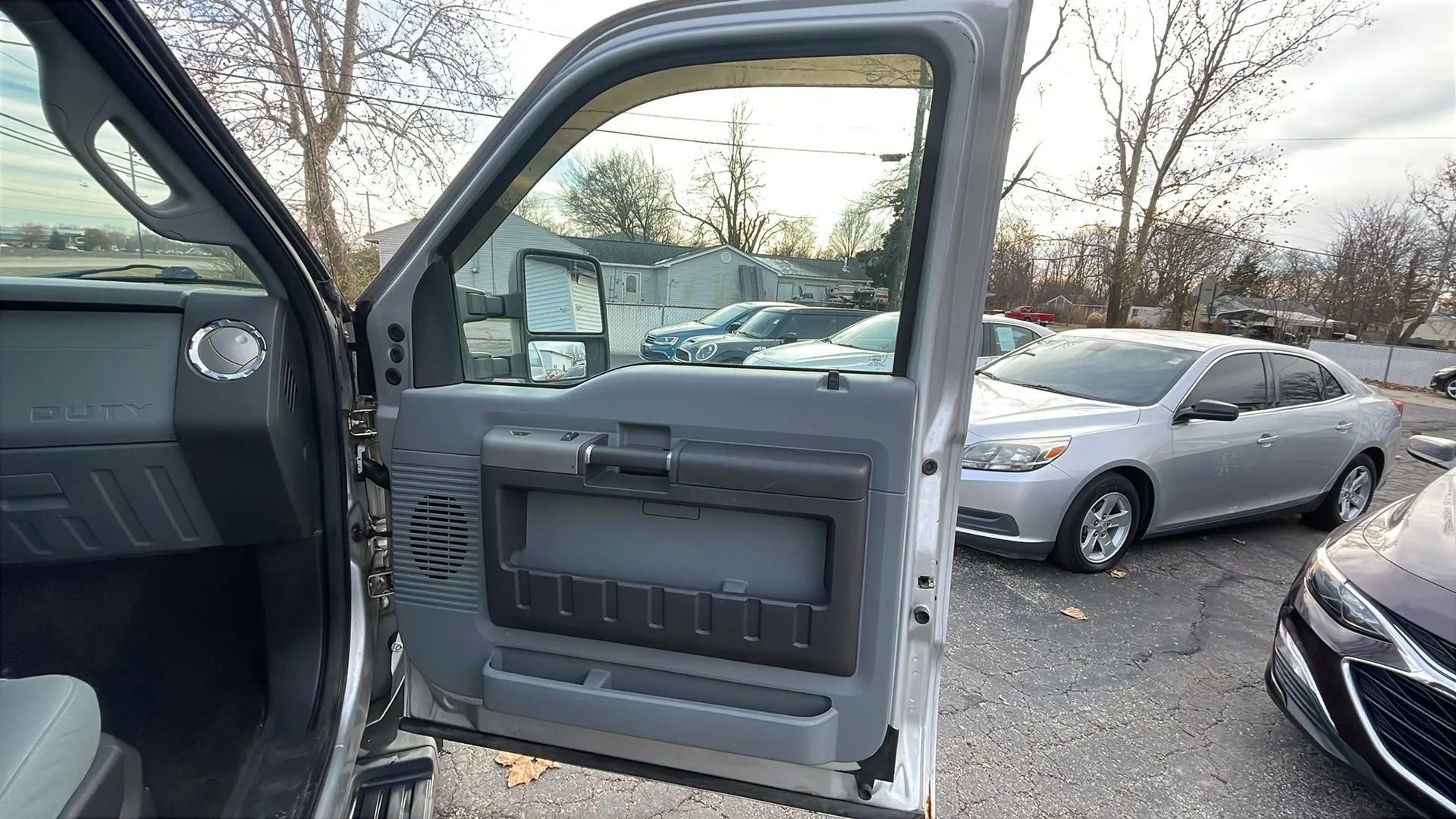 Used 2012 Ford F250 XLT w/ Snow Plow Prep Pkg image 27