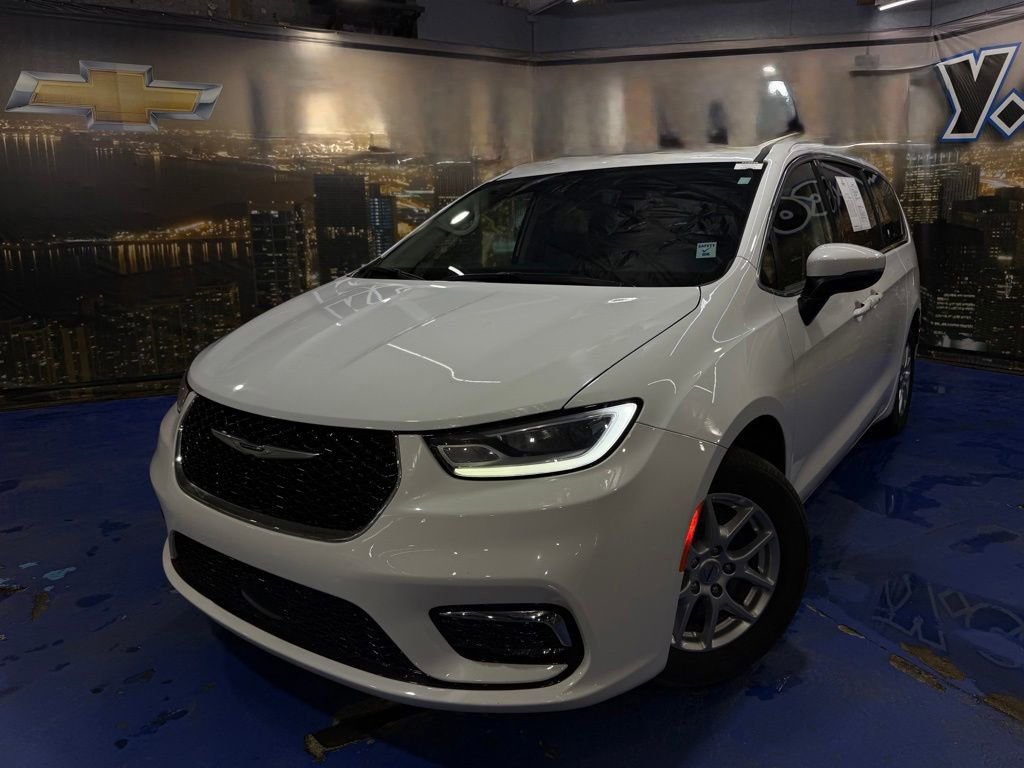 Used 2023 Chrysler Pacifica Touring-L