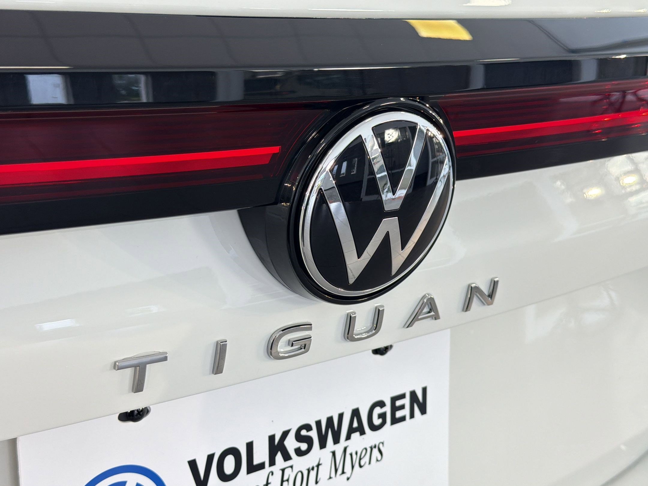 New 2026 Volkswagen Tiguan SE FWD image 32