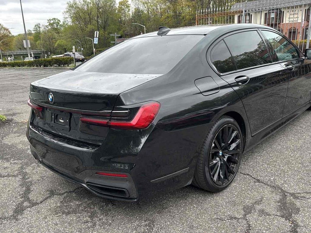 Used 2022 BMW 740i w/ M Sport Package RWD image 4