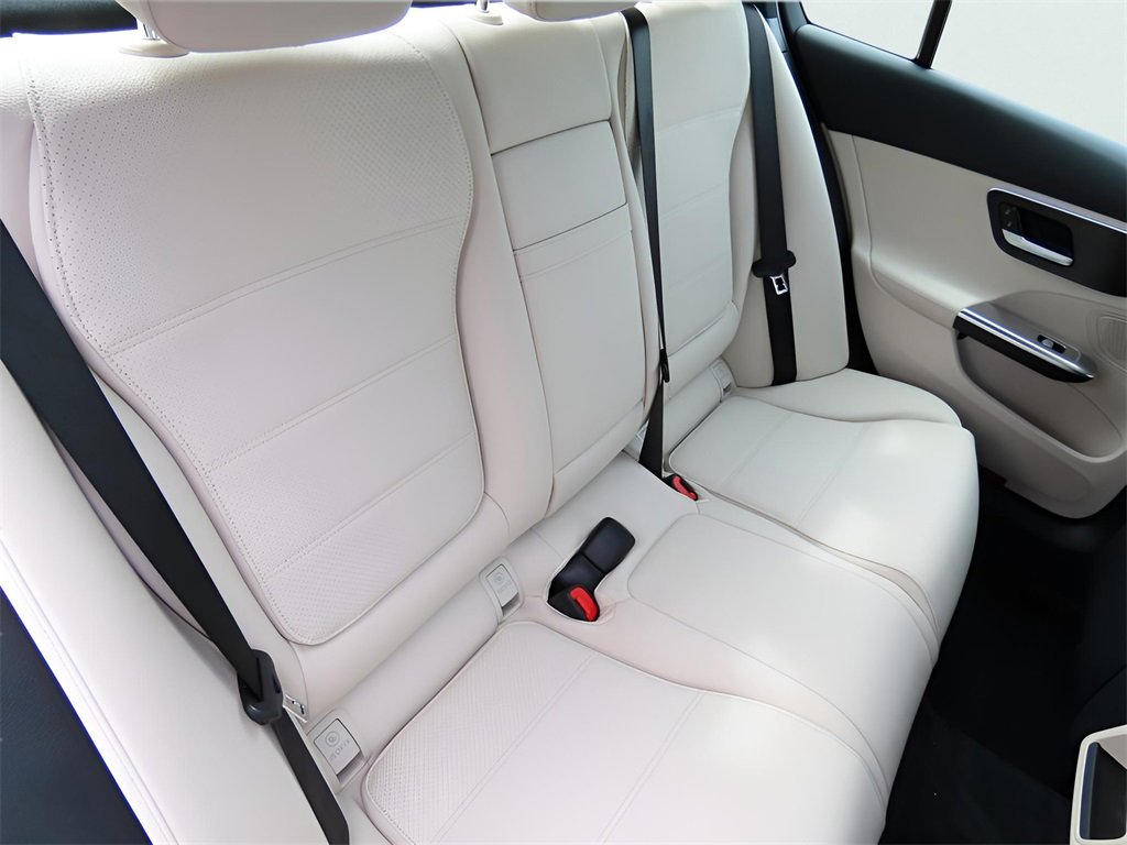 Used 2025 Mercedes-Benz C 300 4MATIC Sedan image 27