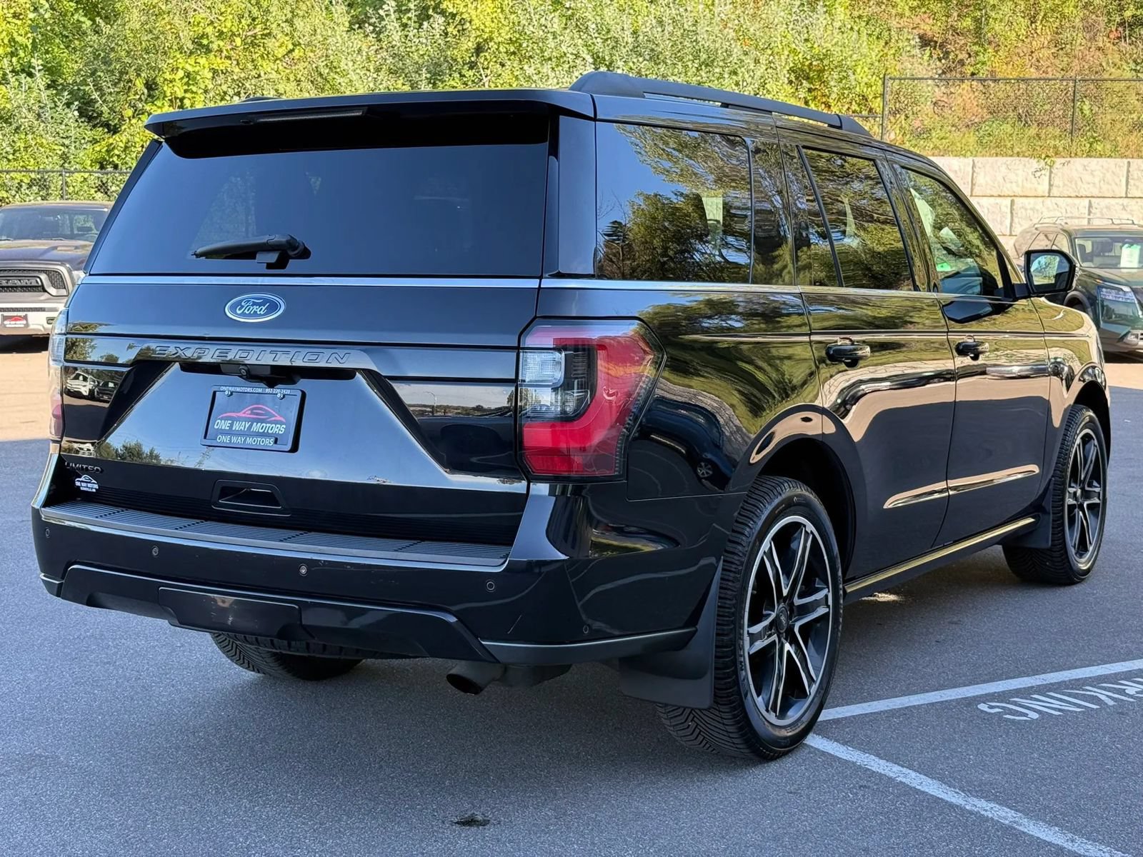 Used 2020 Ford Expedition Limited w/ Equipment Group 303A AWD/4WD image 5